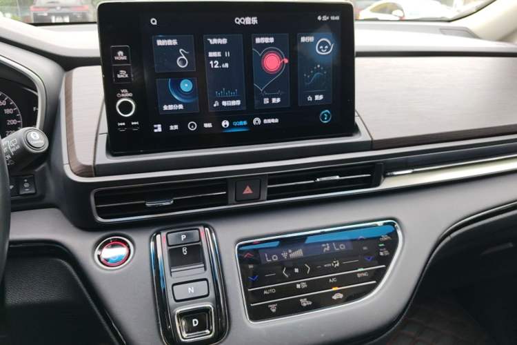 Used Honda Odyssey 2022 2.0L eHEV Sharp Supreme Edition Audio And AC Panel