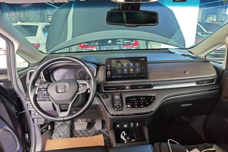 Used Honda Odyssey 2022 2.0L eHEV Sharp Supreme Edition Center Console