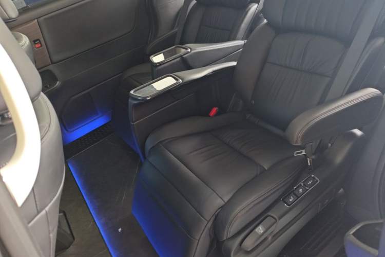 Used Honda Odyssey 2022 2.0L eHEV Sharp Supreme Edition Left Rear Seat