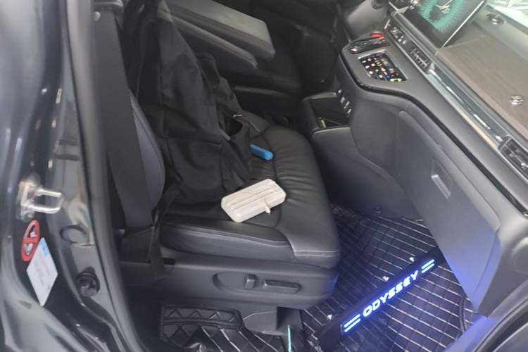 Used Honda Odyssey 2022 2.0L eHEV Sharp Supreme Edition Right Front Seat