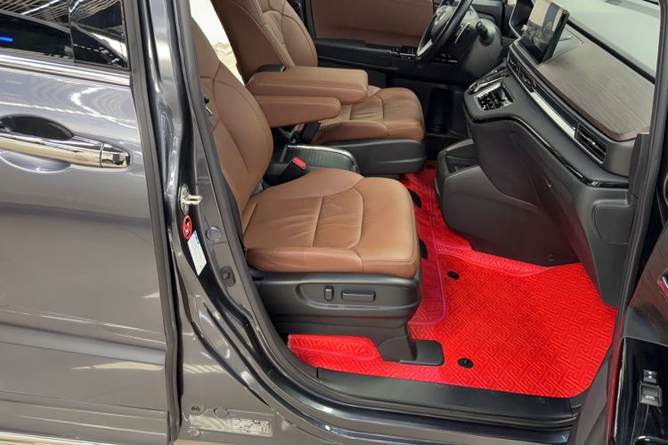 Used Honda Odyssey 2022 2.0L eHEV Sharp Supreme Edition Right Front Seat
