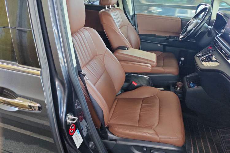 Used Honda Odyssey 2022 2.0L eHEV Sharp Supreme Edition Right Front Seat