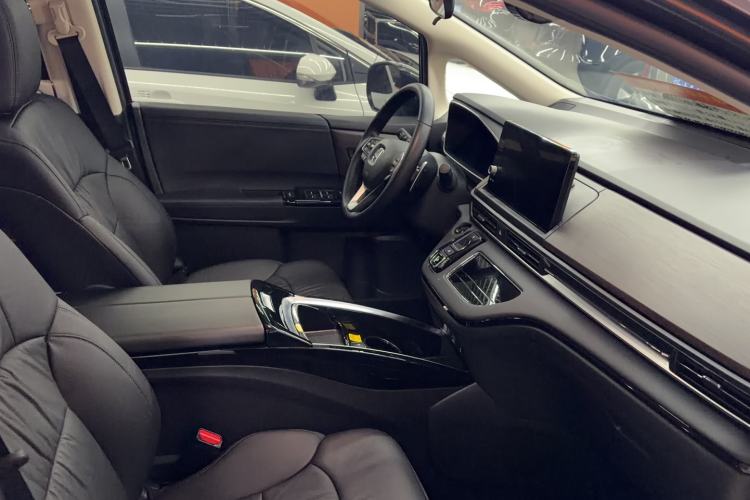 Used Honda Odyssey 2022 2.0L eHEV Sharp·Luxury Edition Right Front Seat