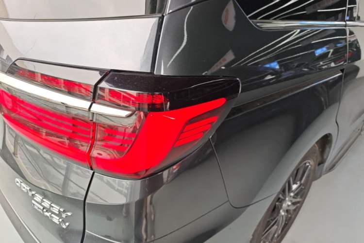 Used Honda Odyssey 2022 2.0L eHEV Sharp Supreme Edition Right Rear Taillight