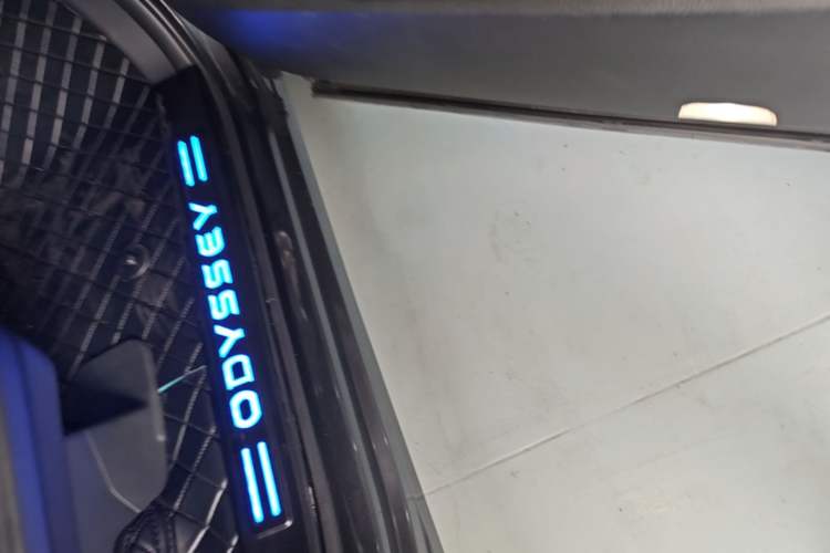 Used Honda Odyssey 2022 2.0L eHEV Sharp Supreme Edition Right Side Sill