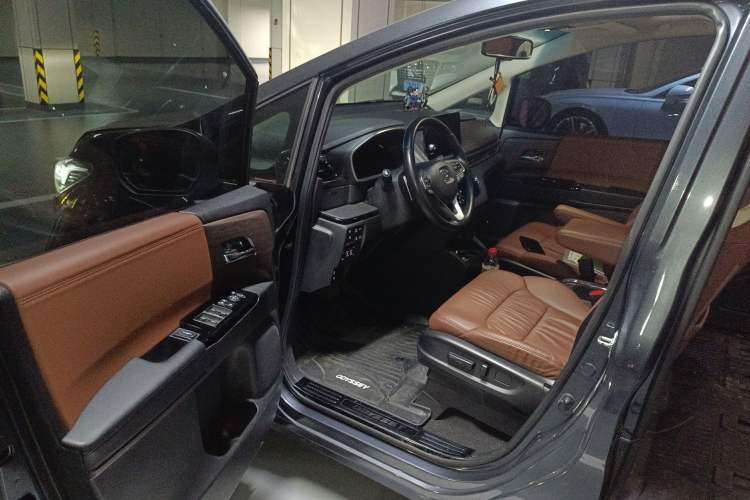 Used Honda Odyssey 2022 2.0L eHEV Sharp Supreme Edition Driver Seat