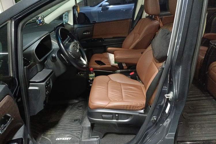 Used Honda Odyssey 2022 2.0L eHEV Sharp Supreme Edition Left Front Seat