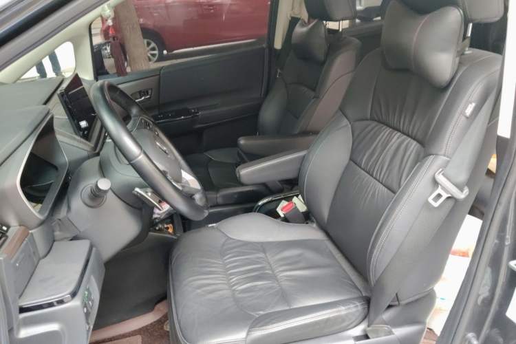Used Honda Odyssey 2022 2.0L eHEV Sharp Enjoyment Edition Left Front Seat