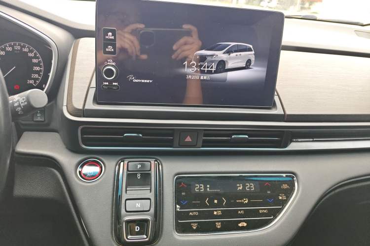 Used Honda Odyssey 2022 2.0L eHEV Sharp·Luxury Edition Audio And AC Panel