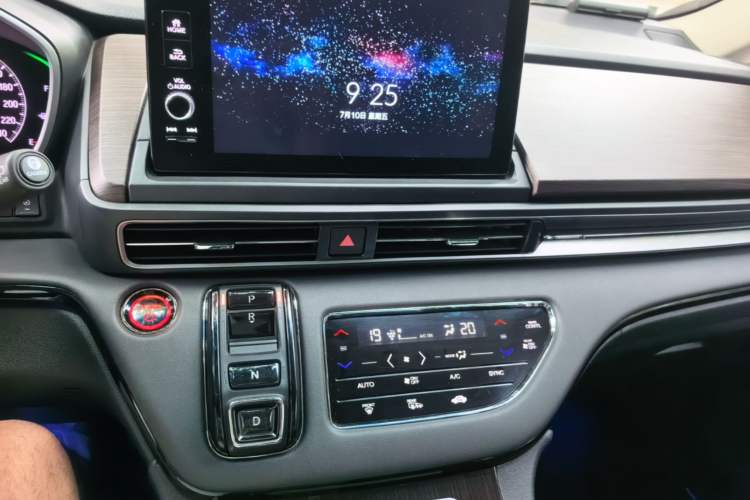Used Honda Odyssey 2022 2.0L eHEV Sharp Supreme Edition Audio And AC Panel