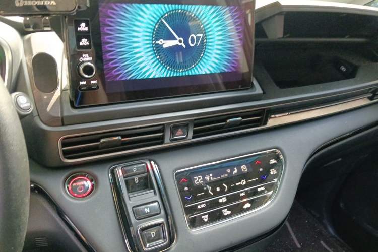 Used Honda Odyssey 2022 2.0L eHEV Sharp Supreme Edition Audio And AC Panel