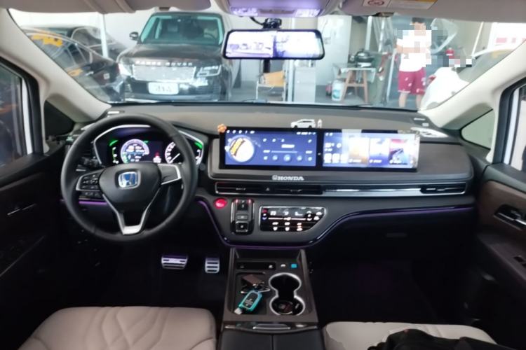 Used Honda Odyssey 2022 2.0L eHEV Sharp Enjoyment Edition Center Console