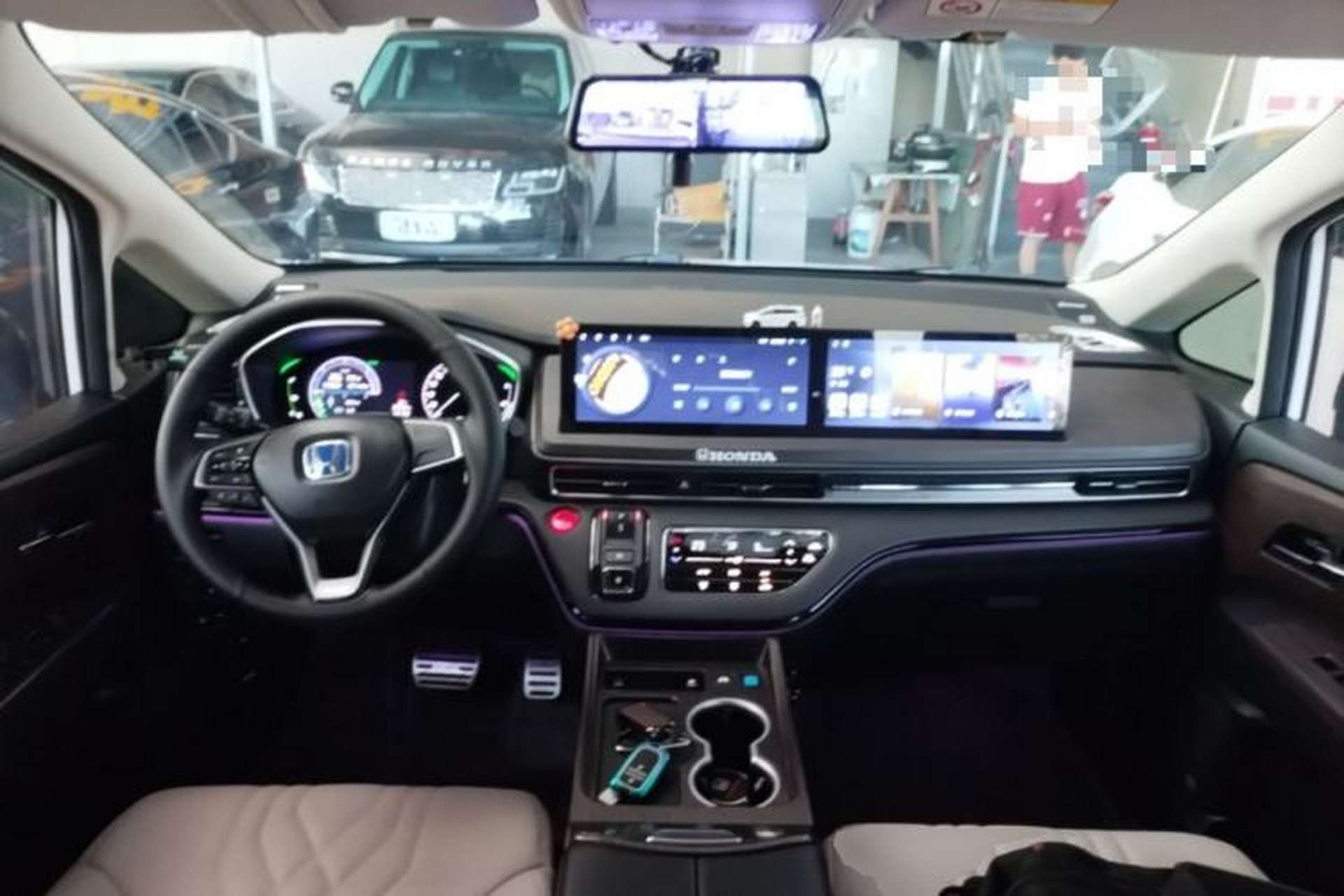 Used Honda Odyssey 2022 2.0L eHEV Sharp Enjoyment Edition Center Console