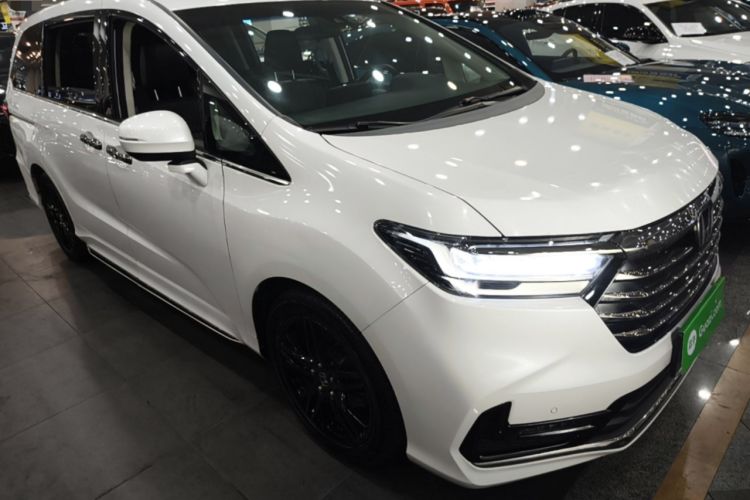 Used Honda Odyssey 2022 2.0L eHEV Sharp·Luxury Edition Front Right 45 Deg