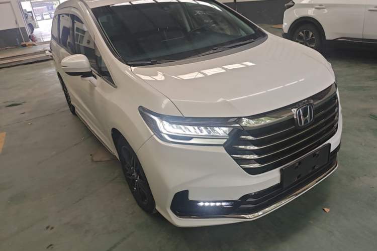 Used Honda Odyssey 2022 2.0L eHEV Sharp·Luxury Edition Front Right 45 Deg