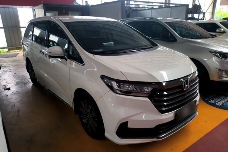 Used Honda Odyssey 2022 2.0L eHEV Sharp Enjoyment Edition Front Right 45 Deg