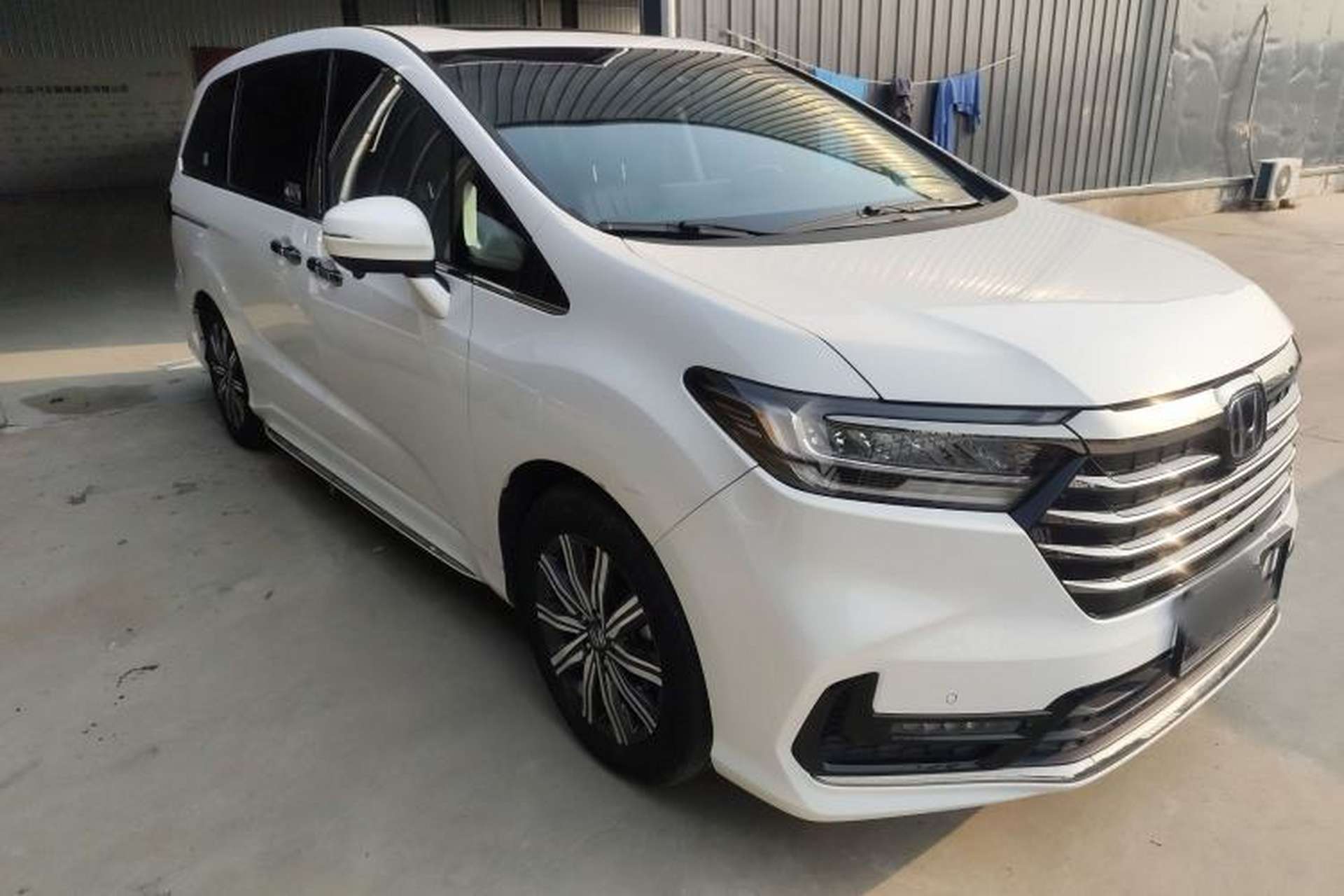 Used Honda Odyssey 2022 2.0L eHEV Sharp Enjoyment Edition Front Right 45 Deg