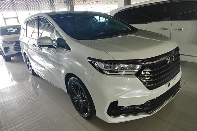 Used Honda Odyssey 2022 2.0L eHEV Sharp·Luxury Edition Front Right 45 Deg