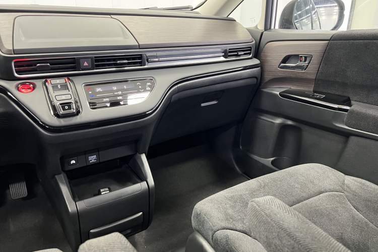 Used Honda Odyssey 2022 2.0L eHEV Sharp Enjoyment Edition Interior 13