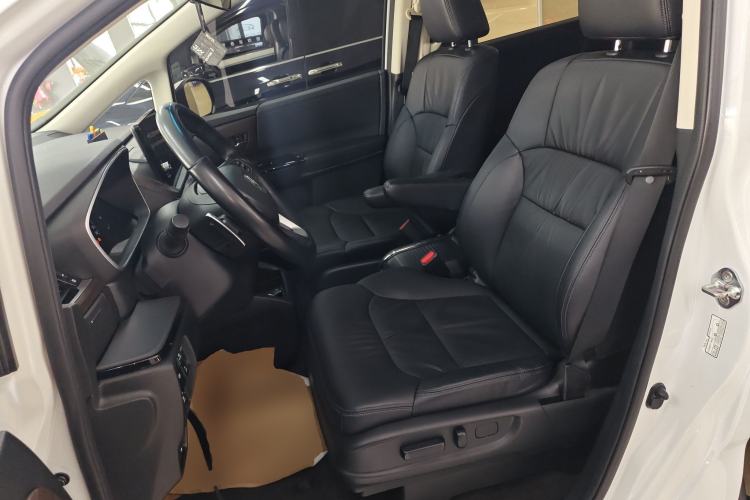 Used Honda Odyssey 2022 2.0L eHEV Sharp Enjoyment Edition Left Front Seat