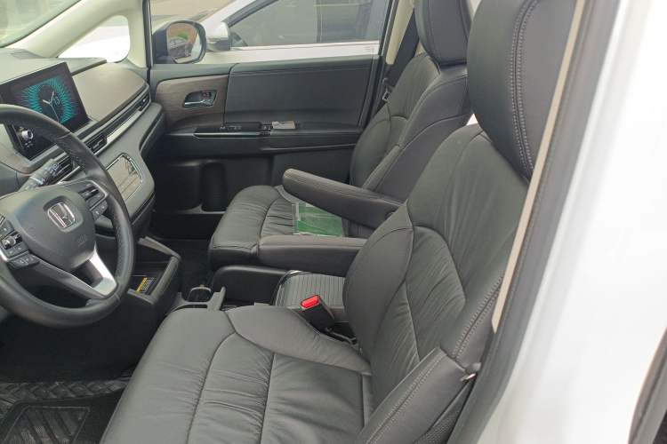 Used Honda Odyssey 2022 2.0L eHEV Sharp Enjoyment Edition Left Front Seat