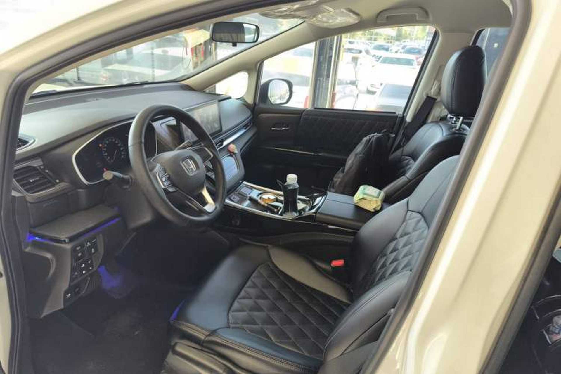 Used Honda Odyssey 2022 2.0L eHEV Sharp Enjoyment Edition Left Front Seat