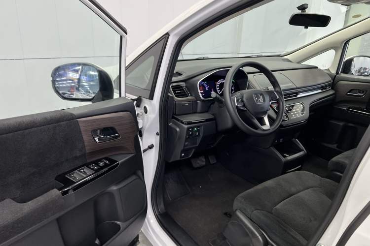 Used Honda Odyssey 2022 2.0L eHEV Sharp Enjoyment Edition Left Front Seat