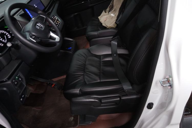 Used Honda Odyssey 2022 2.0L eHEV Sharp Enjoyment Edition Left Front Seat