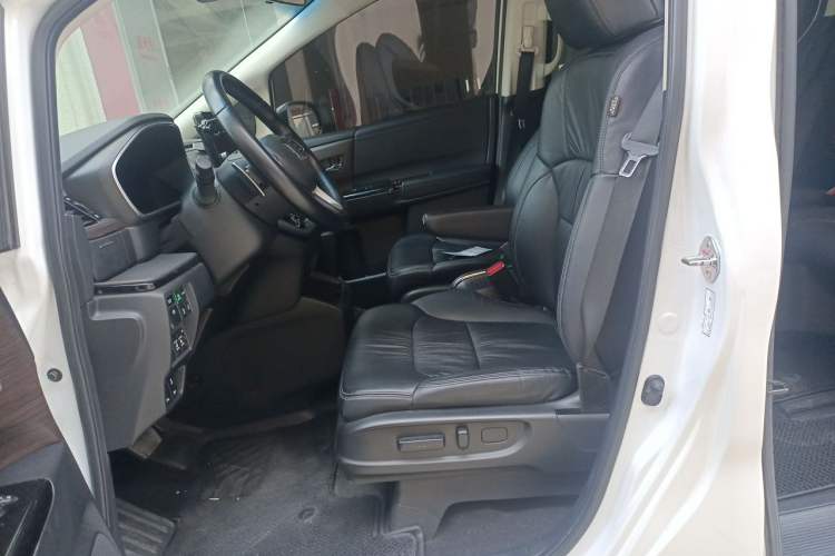 Used Honda Odyssey 2022 2.0L eHEV Sharp Enjoyment Edition Left Front Seat