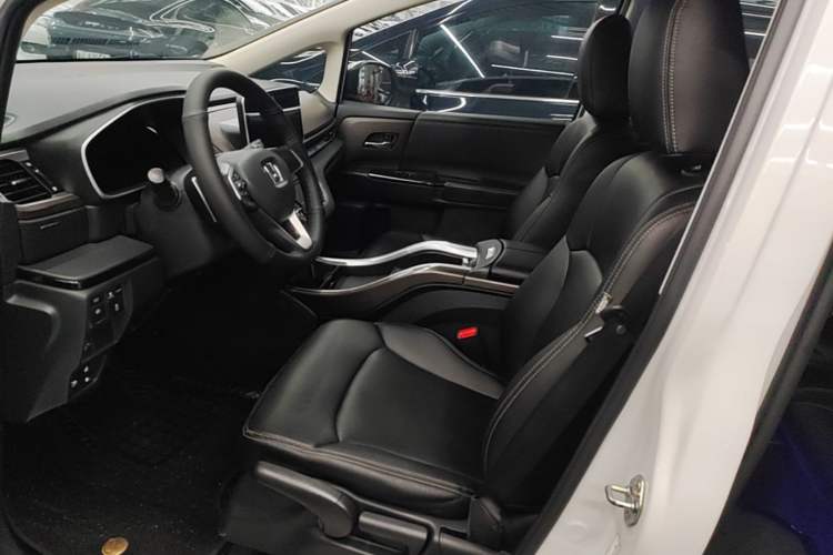 Used Honda Odyssey 2022 2.0L eHEV Sharp Enjoyment Edition Left Front Seat