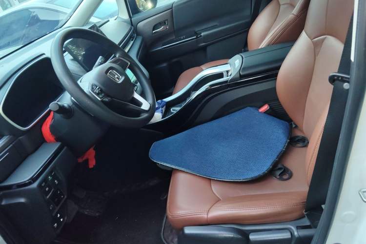Used Honda Odyssey 2022 2.0L eHEV Sharp Enjoyment Edition Left Front Seat