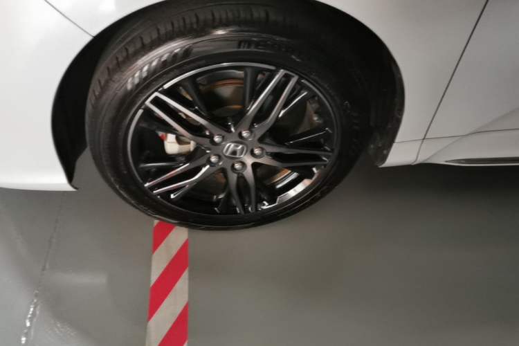 Used Honda Odyssey 2022 2.0L eHEV Sharp Supreme Edition Left Front Wheel Hub
