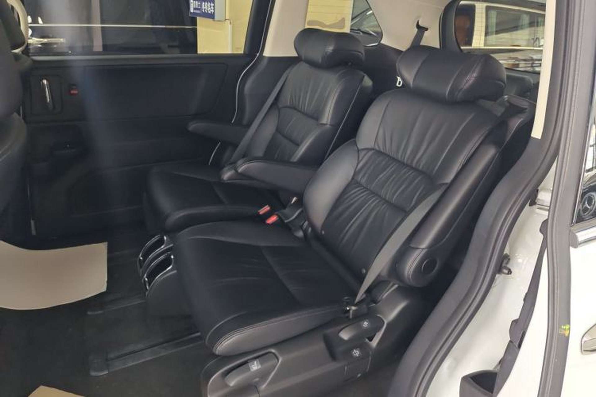 Used Honda Odyssey 2022 2.0L eHEV Sharp Enjoyment Edition Left Rear Seat