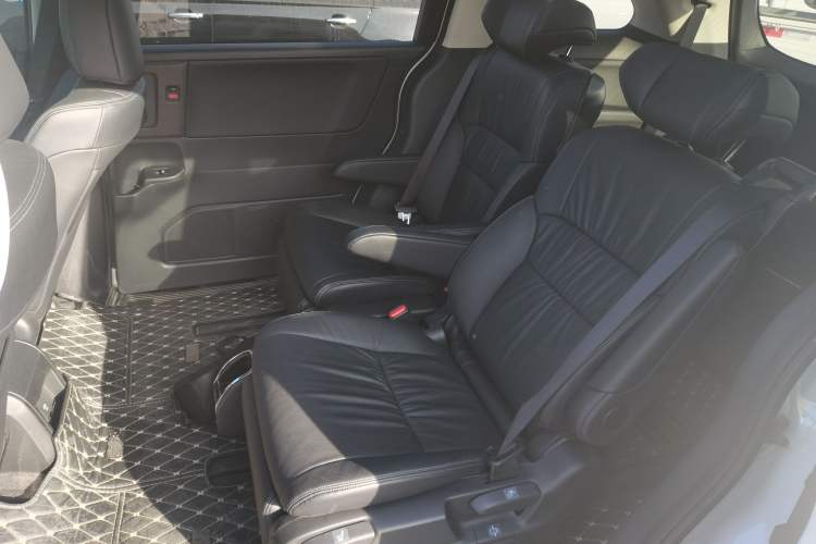 Used Honda Odyssey 2022 2.0L eHEV Sharp·Luxury Edition Left Rear Seat
