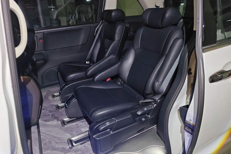 Used Honda Odyssey 2022 2.0L eHEV Sharp Enjoyment Edition Left Rear Seat