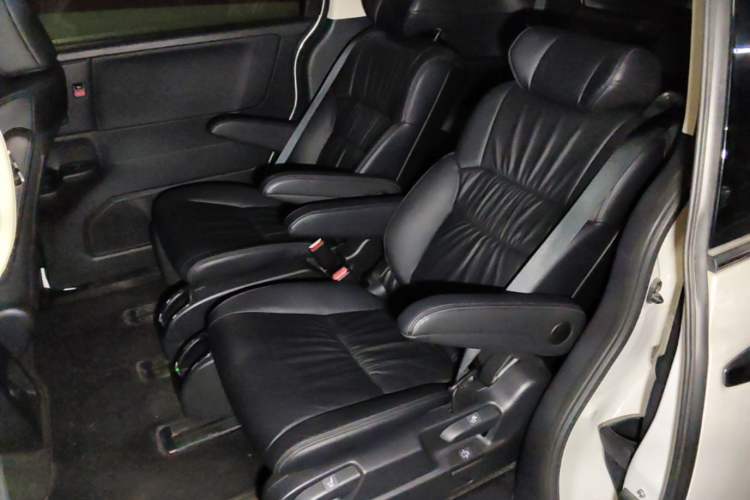 Used Honda Odyssey 2022 2.0L eHEV Sharp Smart Edition Left Rear Seat