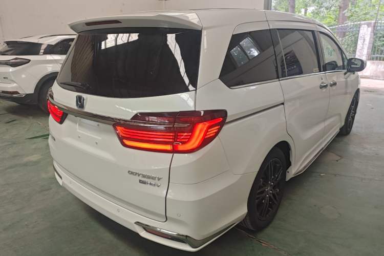 Used Honda Odyssey 2022 2.0L eHEV Sharp·Luxury Edition Rear Right 45 Deg