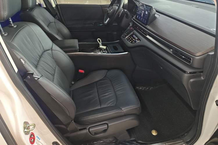 Used Honda Odyssey 2022 2.0L eHEV Sharp Enjoyment Edition Right Front Seat