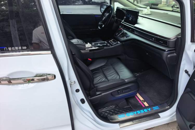 Used Honda Odyssey 2022 2.0L eHEV Sharp Supreme Edition Right Front Seat