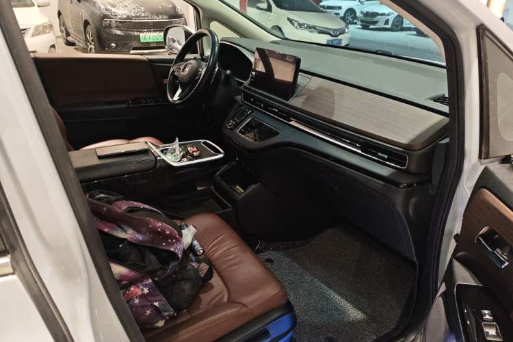 Used Honda Odyssey 2022 2.0L eHEV Sharp Supreme Edition Right Front Seat
