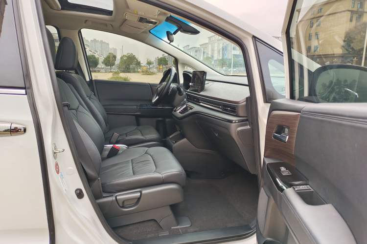 Used Honda Odyssey 2022 2.0L eHEV Sharp Enjoyment Edition Right Front Seat