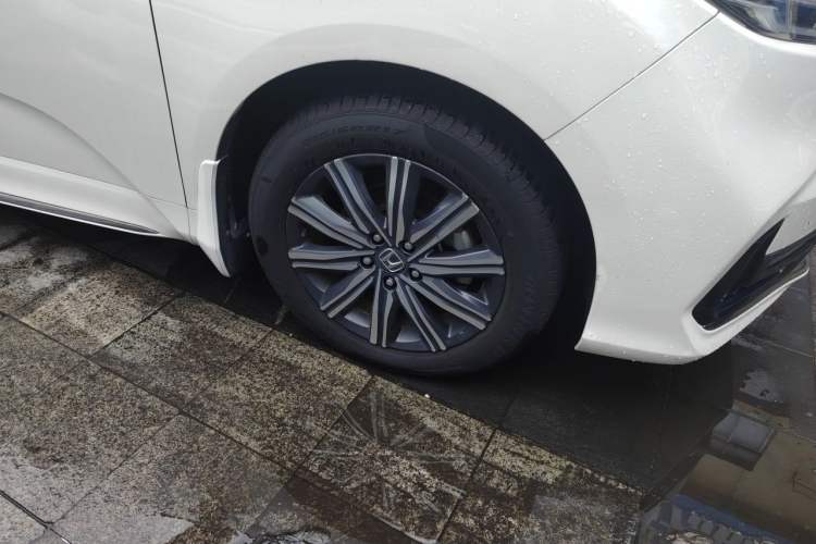 Used Honda Odyssey 2022 2.0L eHEV Sharp Enjoyment Edition Right Front Wheel Hub
