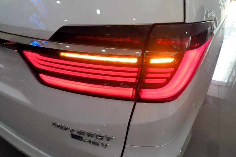 Used Honda Odyssey 2022 2.0L eHEV Sharp Enjoyment Edition Right Rear Taillight