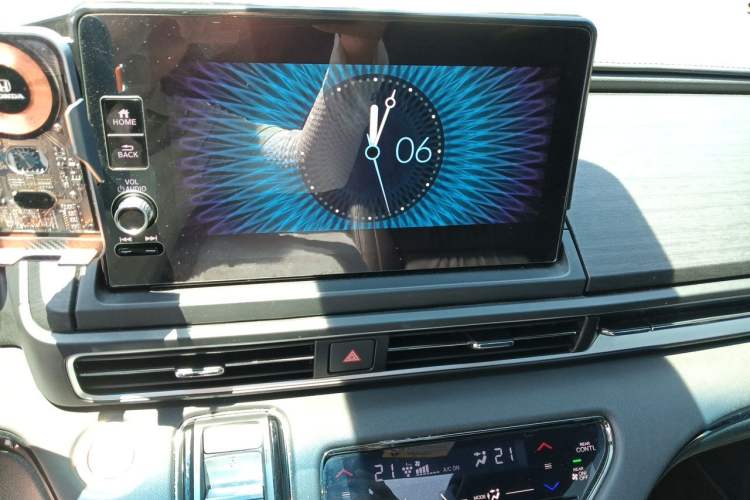 Used Honda Odyssey 2024 2.0L eHEV Sharp – Supreme Edition Audio And AC Panel