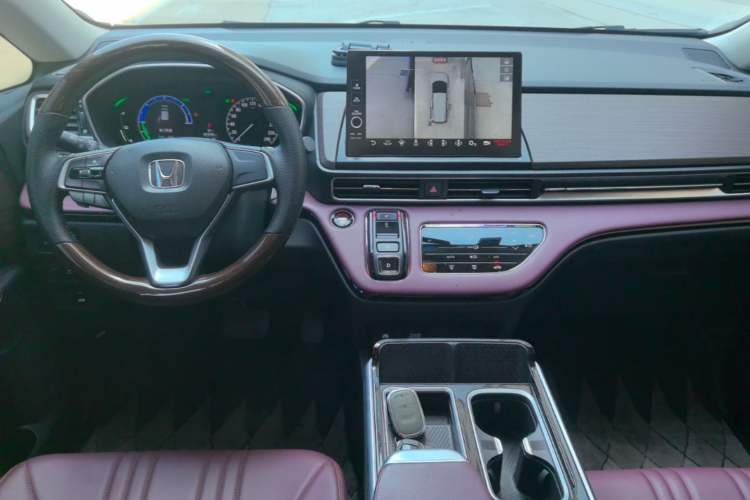 Used Honda Odyssey 2024 2.0L eHEV Sharp & Enjoy Edition Center Console