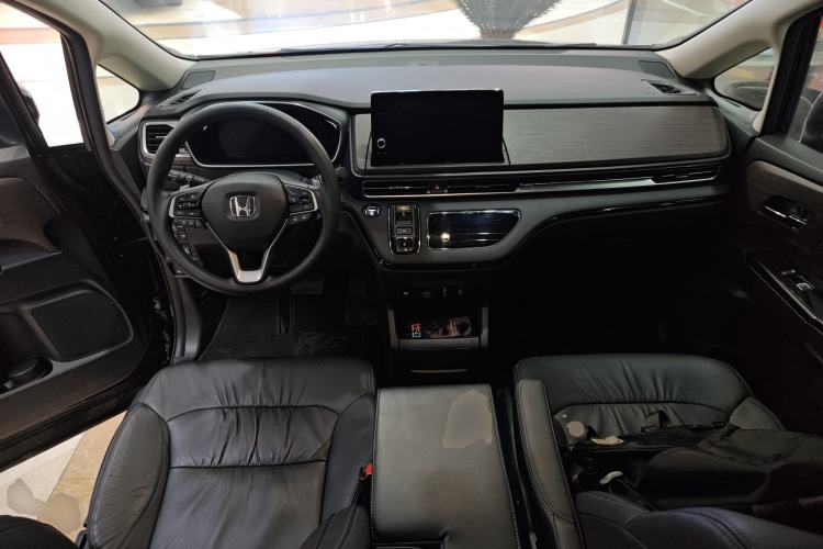Used Honda Odyssey 2024 2.0L eHEV Sharp & Smart Edition Center Console