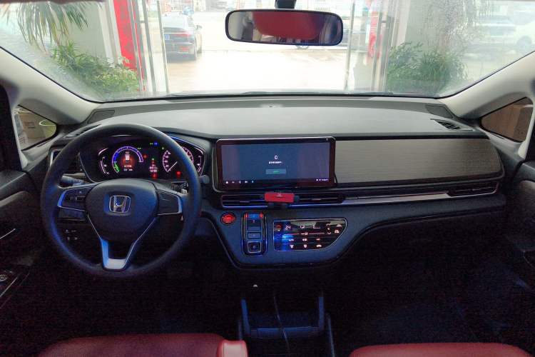 Used Honda Odyssey 2024 2.0L eHEV Sharp & Enjoy Edition Center Console