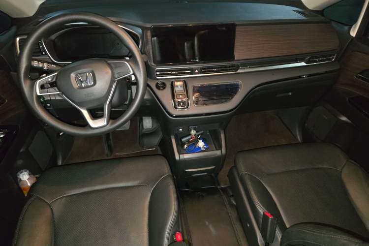 Used Honda Odyssey 2024 2.0L eHEV Sharp & Enjoy Edition Center Console