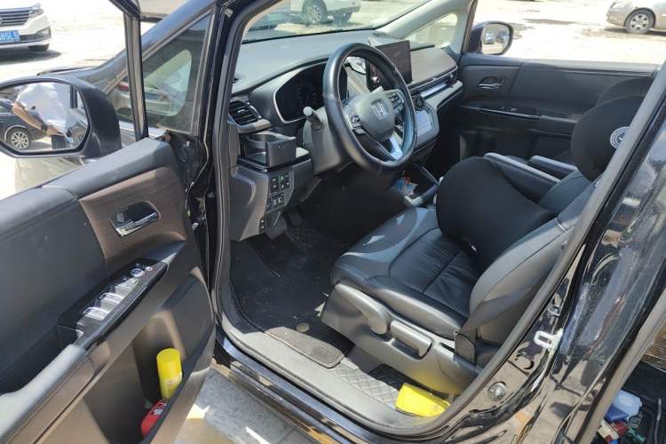 Used Honda Odyssey 2024 2.0L eHEV Sharp & Smart Edition Driver Seat
