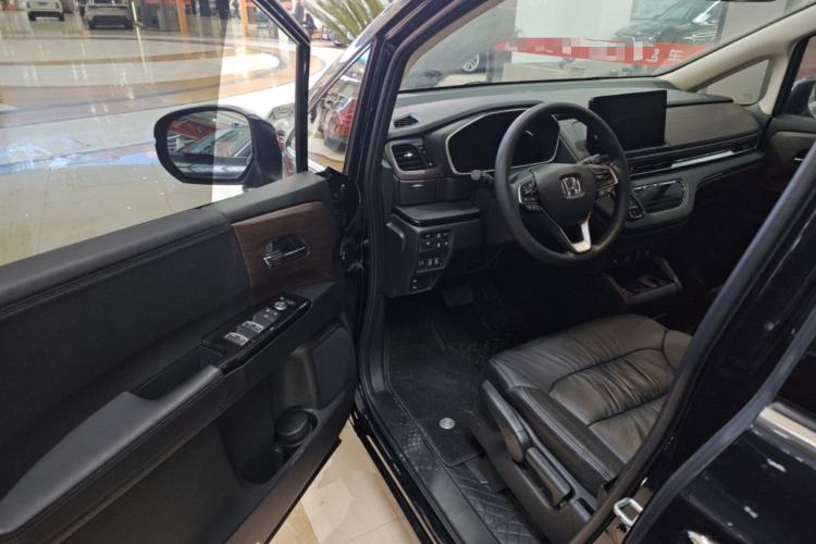 Used Honda Odyssey 2024 2.0L eHEV Sharp & Smart Edition Driver Seat